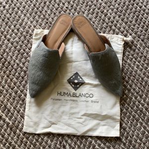 Huma Blanco light gray mule calf hair